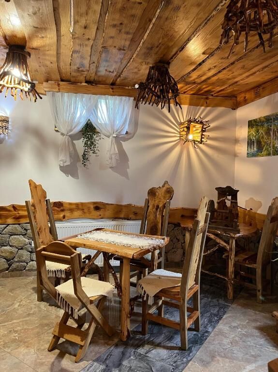Rustic Inn River - Gastronomija
